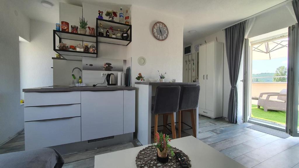 Kuchyň nebo kuchyňský kout v ubytování Apartman Kovačić - Knin