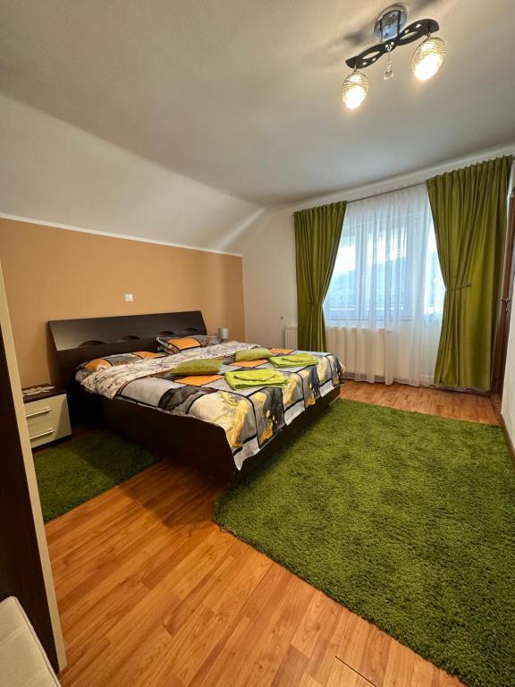 Postel nebo postele na pokoji v ubytování CASA IKA&MATEI