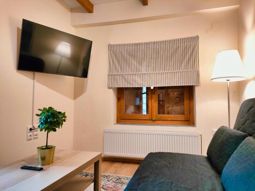 TV a/nebo společenská místnost v ubytování Elegant Vista Residence