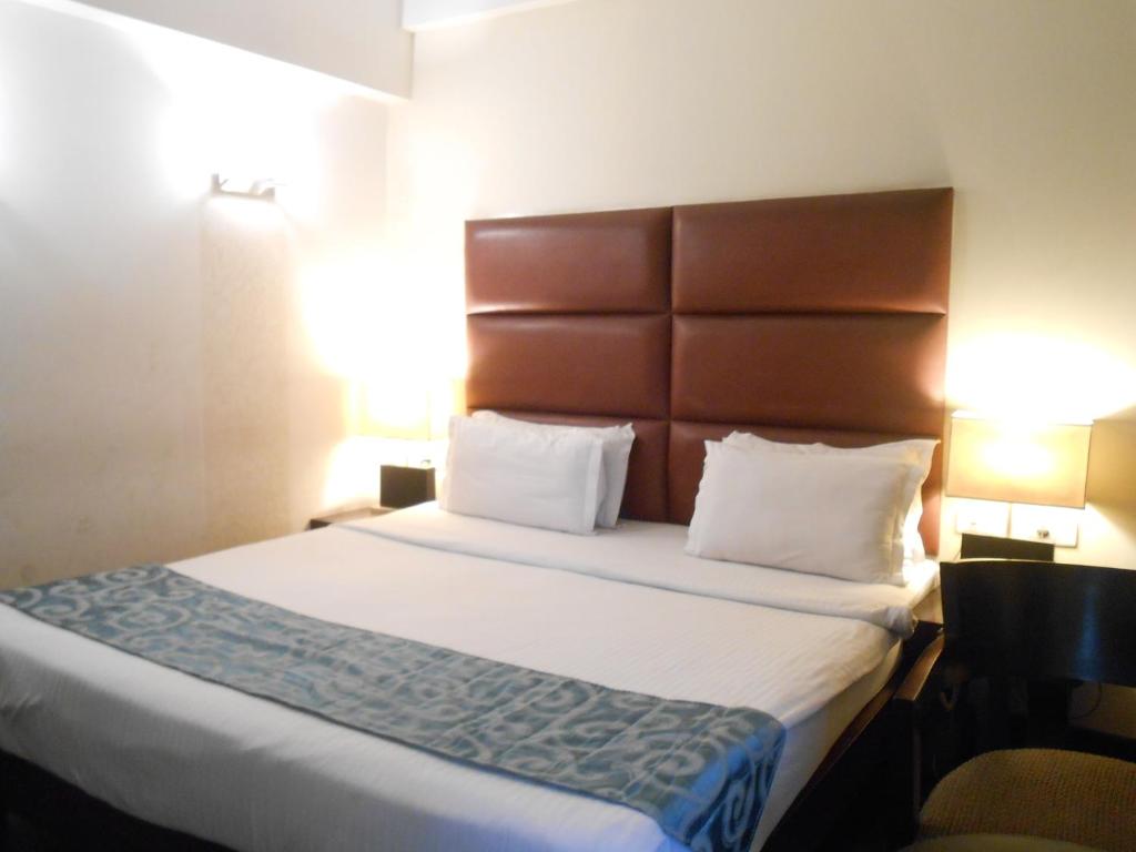 Postel nebo postele na pokoji v ubytování Hotel Metropole