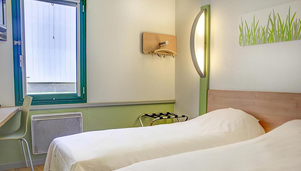 Postel nebo postele na pokoji v ubytování Hotel Inn Design Laon