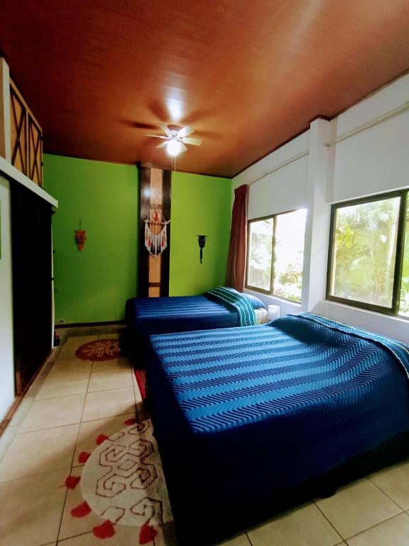 Postel nebo postele na pokoji v ubytování Nirvana Apartament Hostal