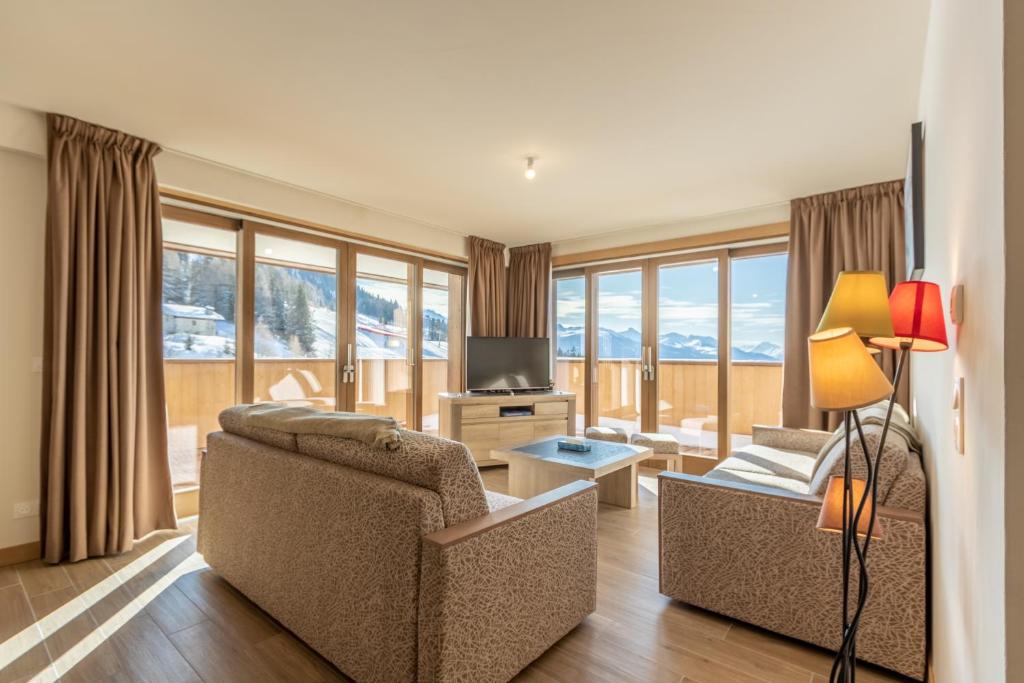 a living room with a couch and a television at Ridge302 in Bourg-Saint-Maurice
