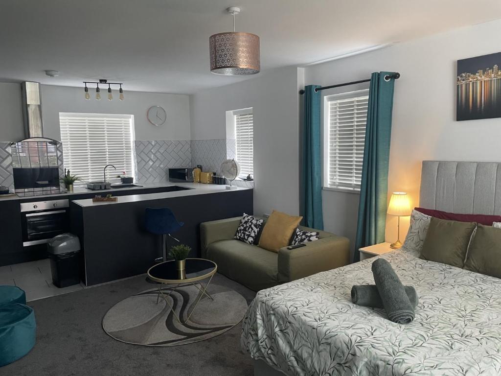 Entire Brand New Serviced Apartment in Moseley