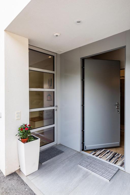 Easy flat Vezia, indipendent entrance, free parking - Resim 6