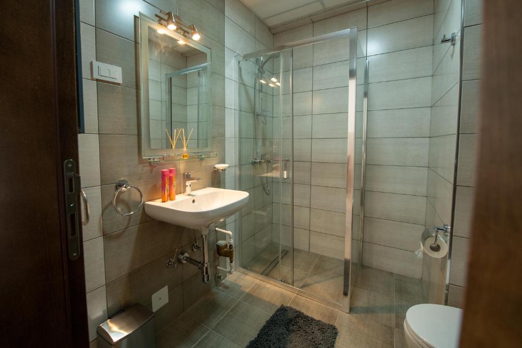 Koupelna v ubytování Petković apartmani 48