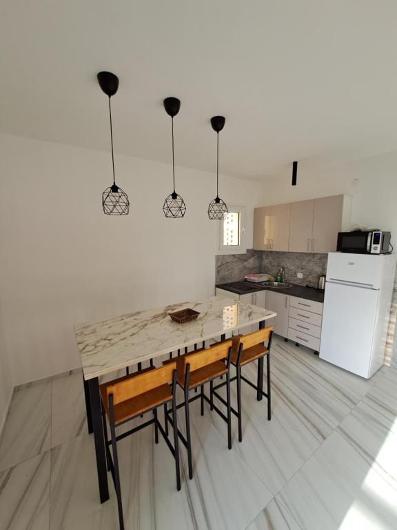 Kuchyň nebo kuchyňský kout v ubytování Apartments MileS