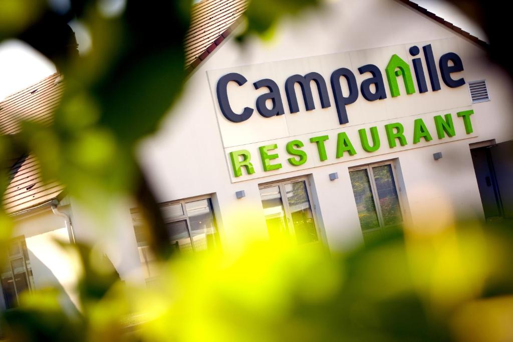 a sign for a campanian restaurant on the side of a building at Campanile Montélimar Nord in Les Tourrettes
