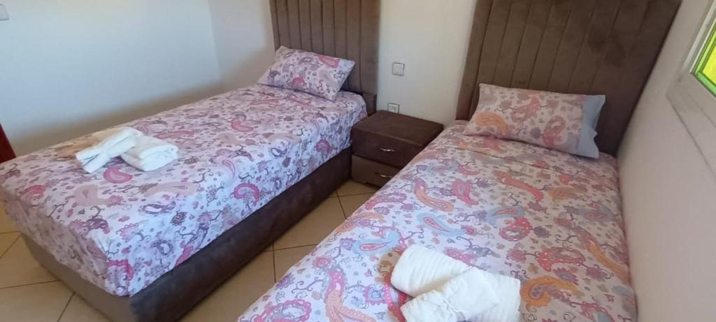 Postel nebo postele na pokoji v ubytování nour