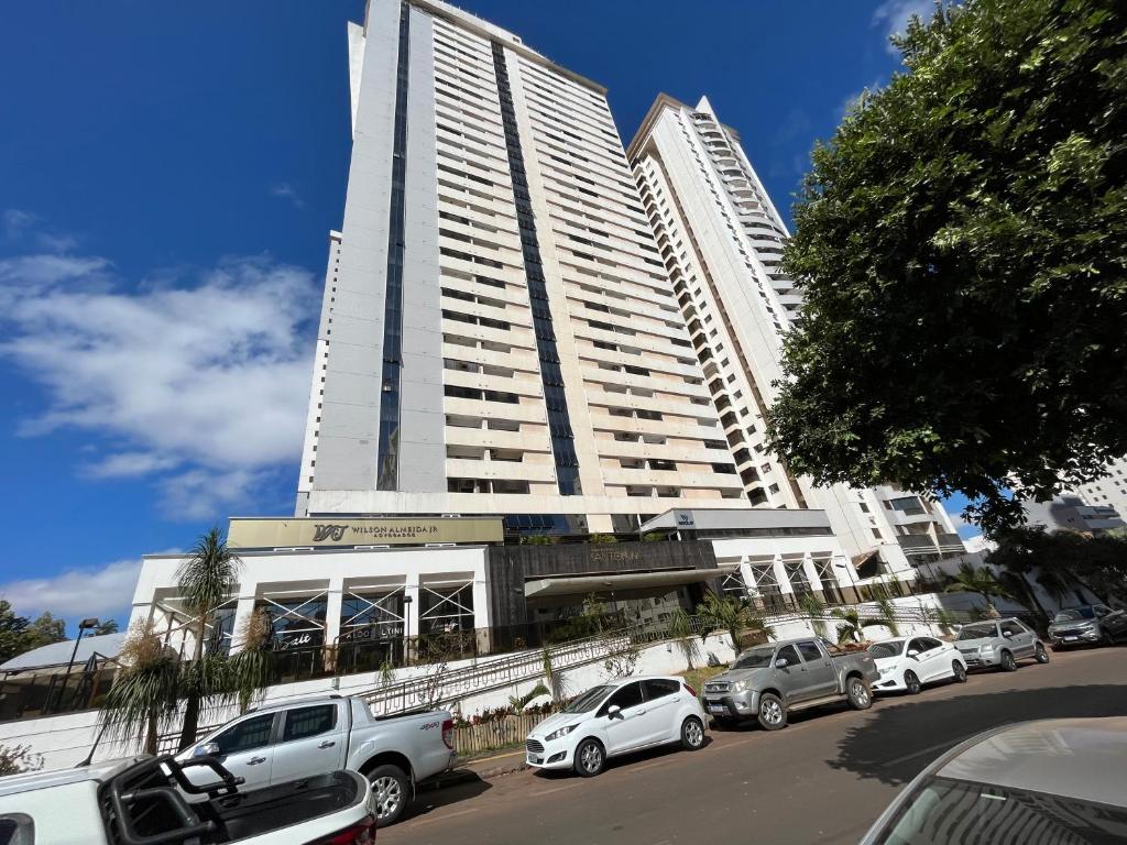 a tall building with cars parked in front of it at Santorini Piscina Hidro Academia Salt Hospital Premium Jaime Câmara Mercatto Store Moreira Marista Blue Fit Perdomo Vaca Brava Goiânia Shopping Areião Marista Ze Abílio Serrinha Campo do Goiás Hailé Pinheiro in Goiânia