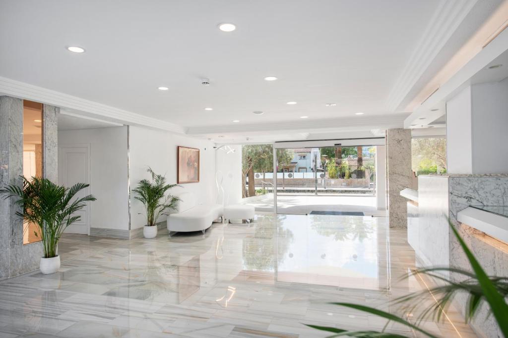 Bazén v ubytování Alcudia Beach Apartments nebo v jeho okolí