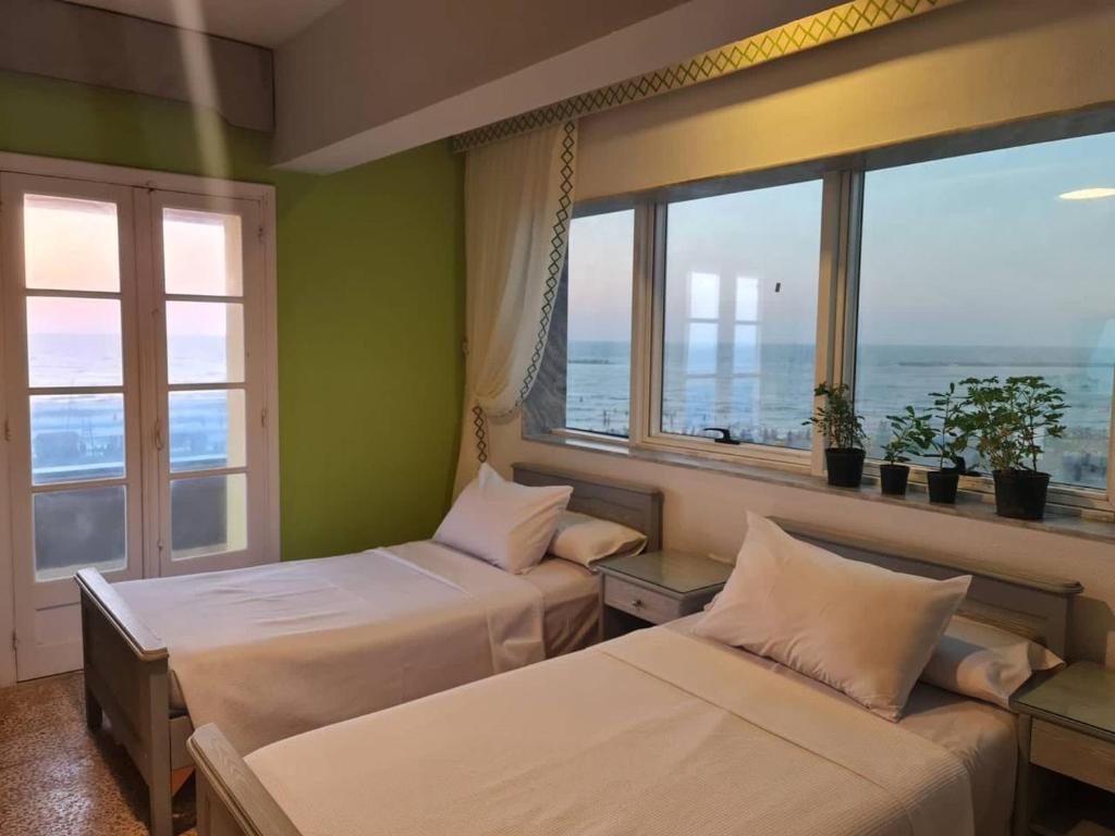 Postel nebo postele na pokoji v ubytování فندق الشاطئ رأس البر-Beach Hotel Ras Elbar