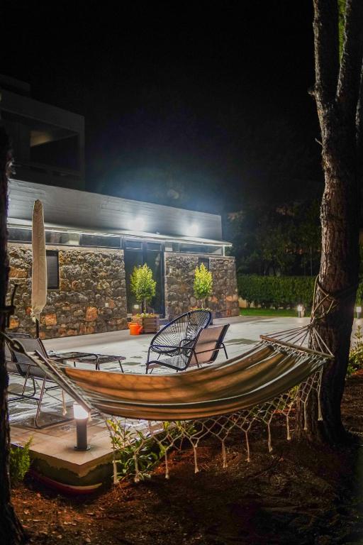 Bazén v ubytování Lemon Tree Villa nebo v jeho okolí