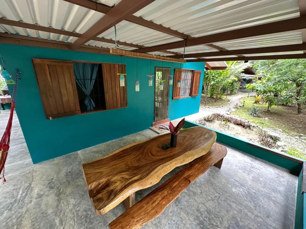 Posezení v ubytování Mono Azul Cahuita