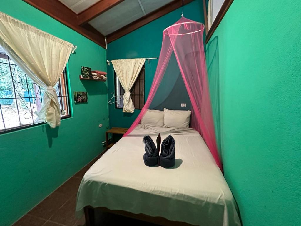 Postel nebo postele na pokoji v ubytování Mono Azul Cahuita