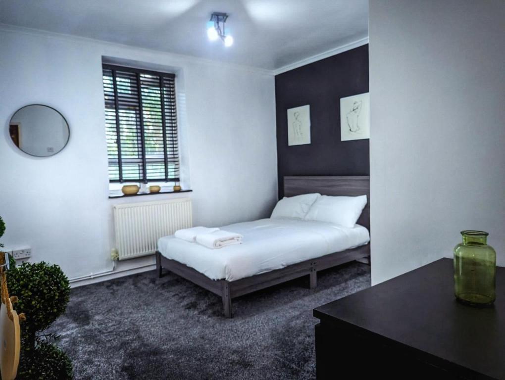 Cama o camas de una habitación en Bow Rooms - London