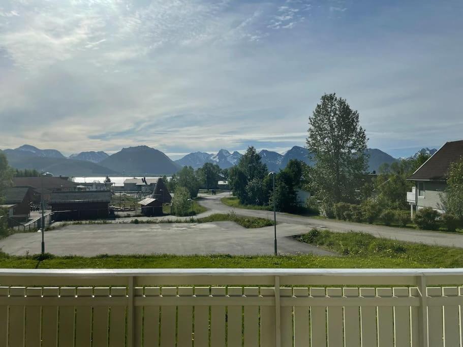 a view of a parking lot behind a fence at Hus med 2 soverom in Sortland