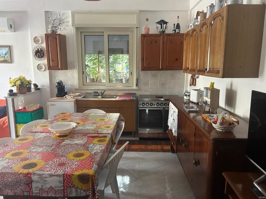 Kuchnia lub aneks kuchenny w obiekcie Aromi di Sicilia Casa Vacanze