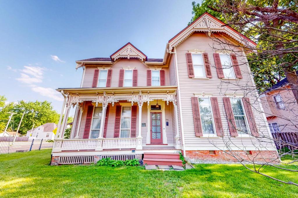 a pink house with a red door on a green yard at Clarkson W Freeman House in Springfield