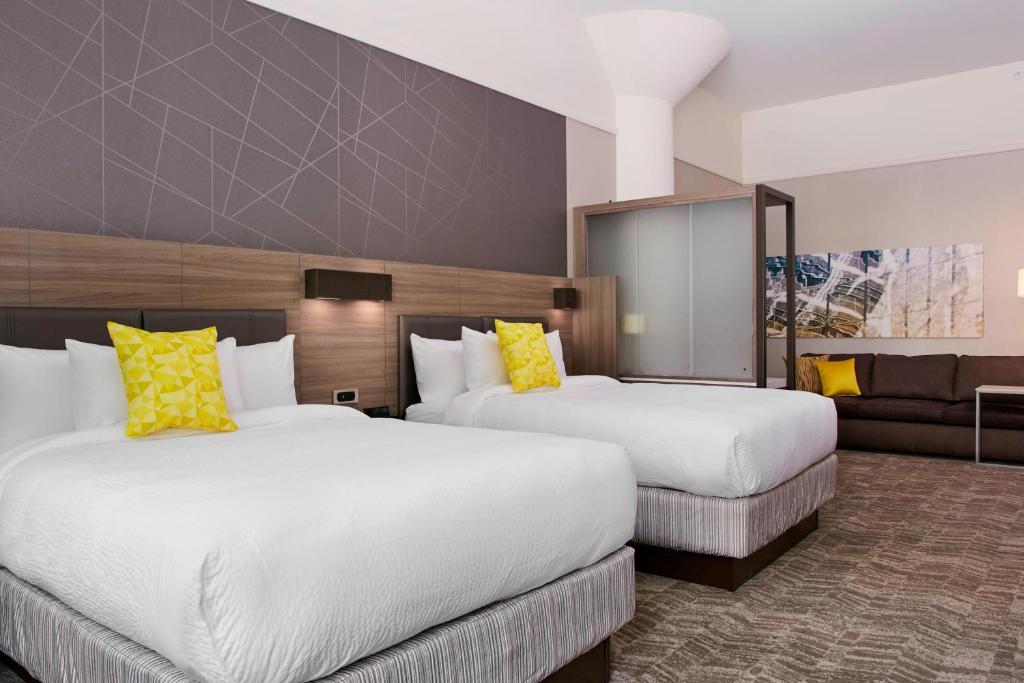 SpringHill Suites by Marriott Milwaukee Downtown - Executive Queen Suite