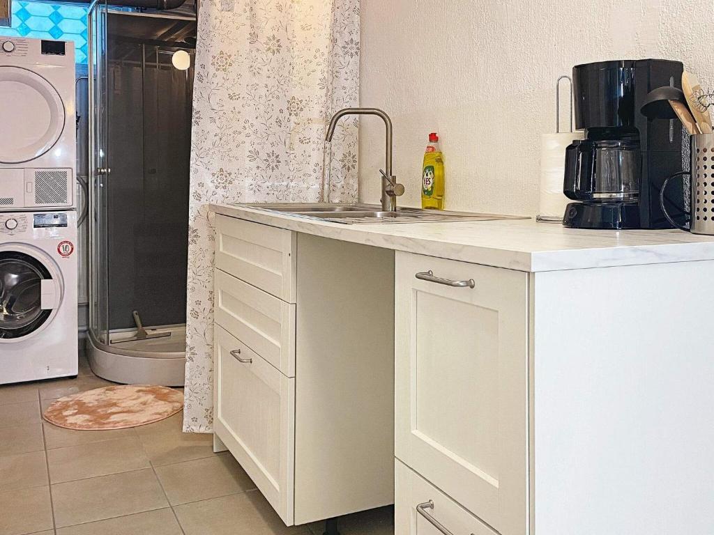 Nhà bếp/bếp nhỏ tại Holiday home SÖLVESBORG X