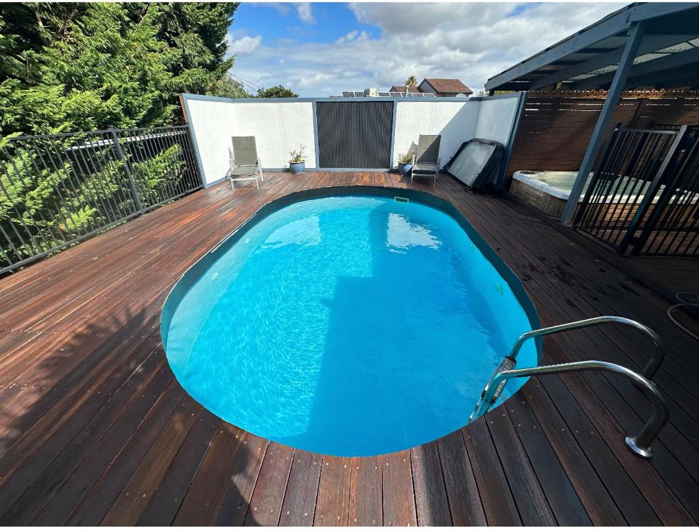 3 Bedroom House with Spa, Pool and Pet Friendly Close to Torquay and