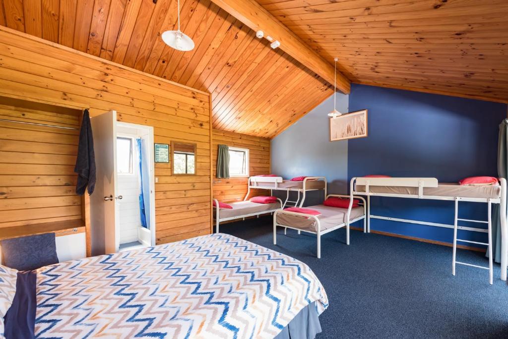 Postel nebo postele na pokoji v ubytování Bay of Islands Lodge