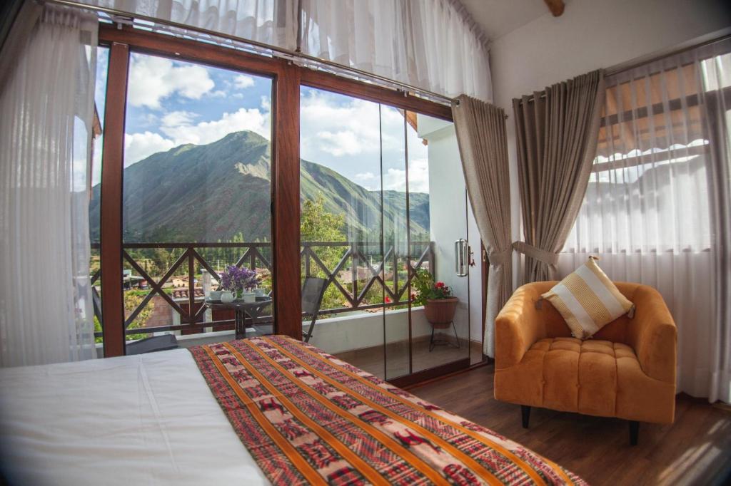 a bedroom with a bed and a view of a mountain at Flores de la Villa in Huayoccare