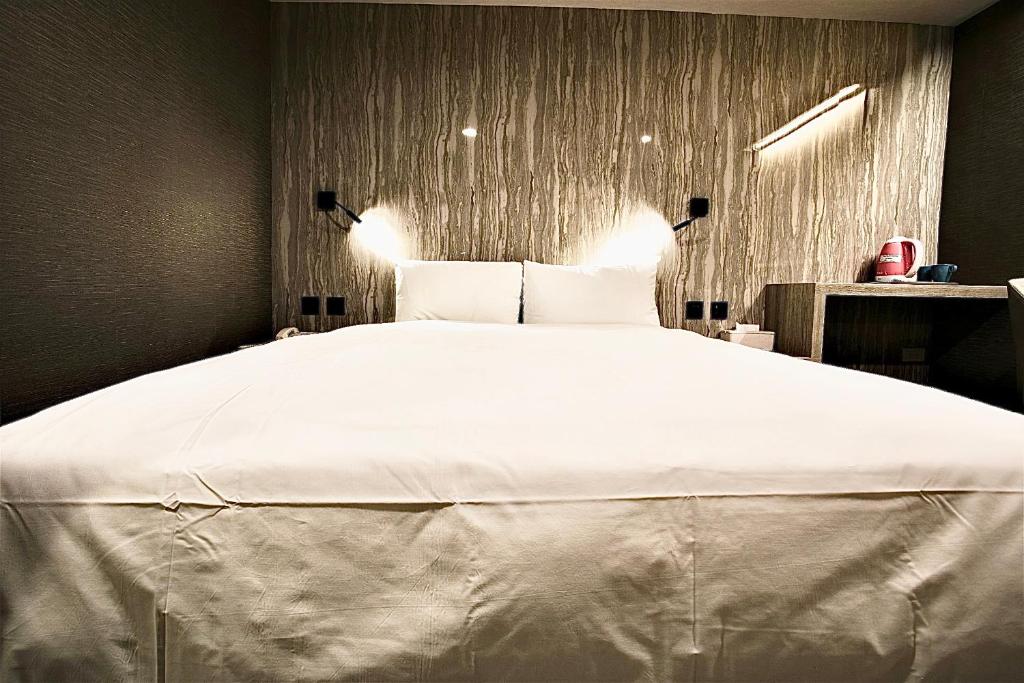 Postel nebo postele na pokoji v ubytování Golden Home Hotel