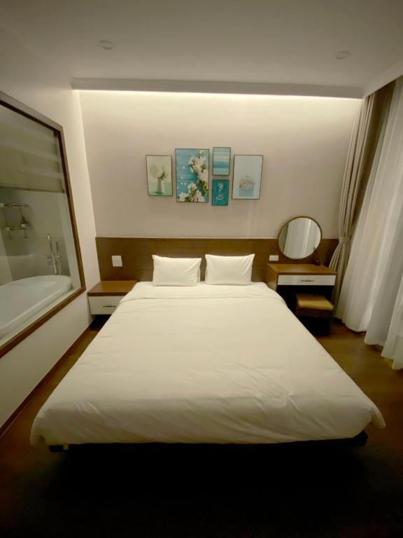 MOONLIGHT HOTEL - 19