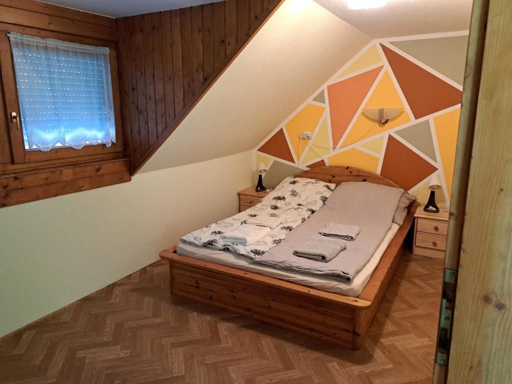 Łóżko lub łóżka w pokoju w obiekcie Pink Tulip Apartment House