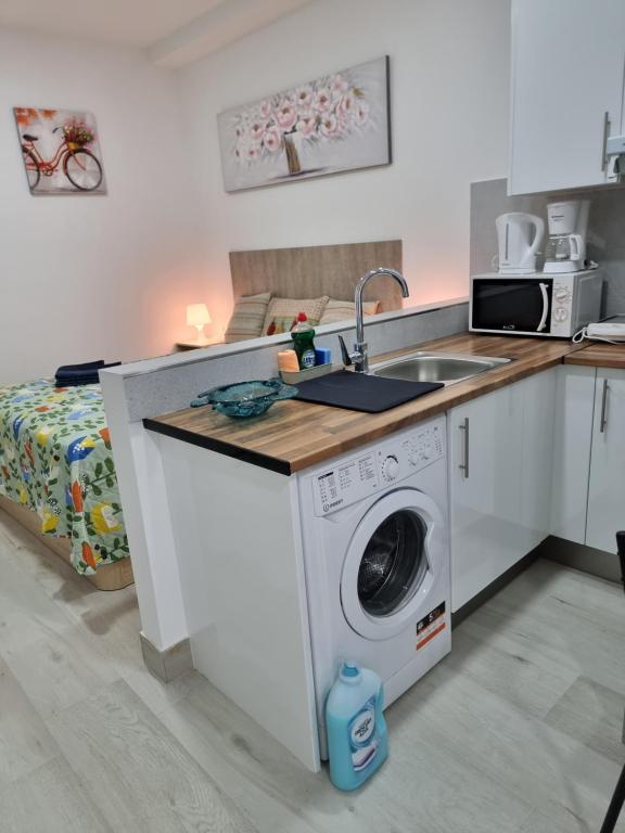 Apartamentos ZANCA CITY CENTER free luggage storage - 8