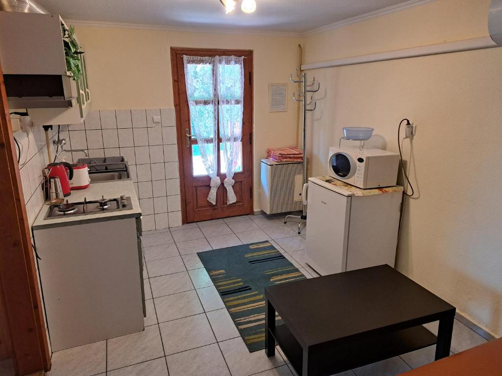 Kuchnia lub aneks kuchenny w obiekcie Pink Tulip Apartment House