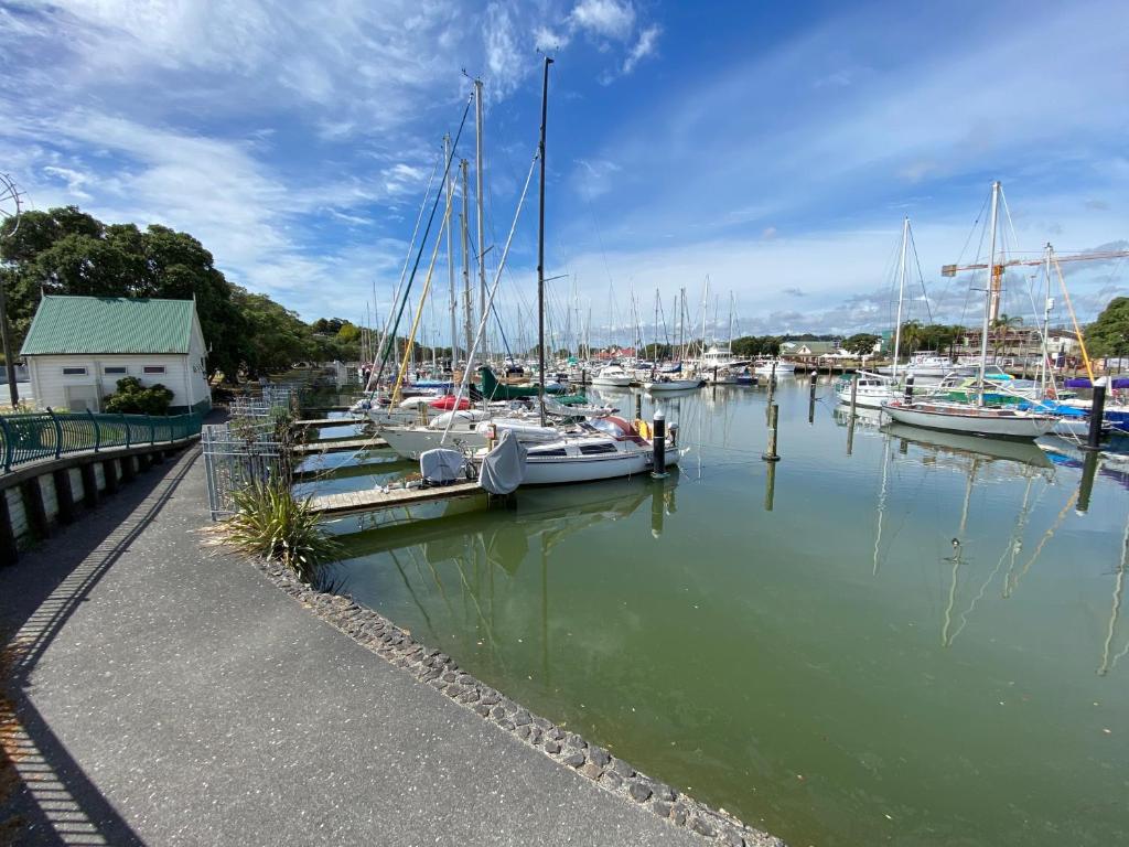 On the water boat House - Resim 33