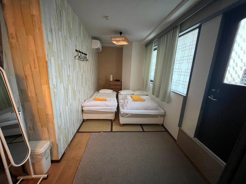 Postel nebo postele na pokoji v ubytování Shinjuku Sky hostel