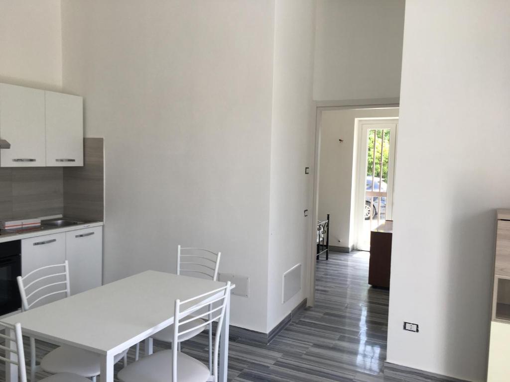 Kuchyň nebo kuchyňský kout v ubytování Residenza Rogiò