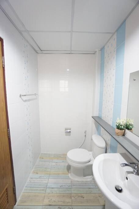 Koupelna v ubytování Maruay Living Apartment 506 (Khaosan/Chinatown/Samyot MRT)