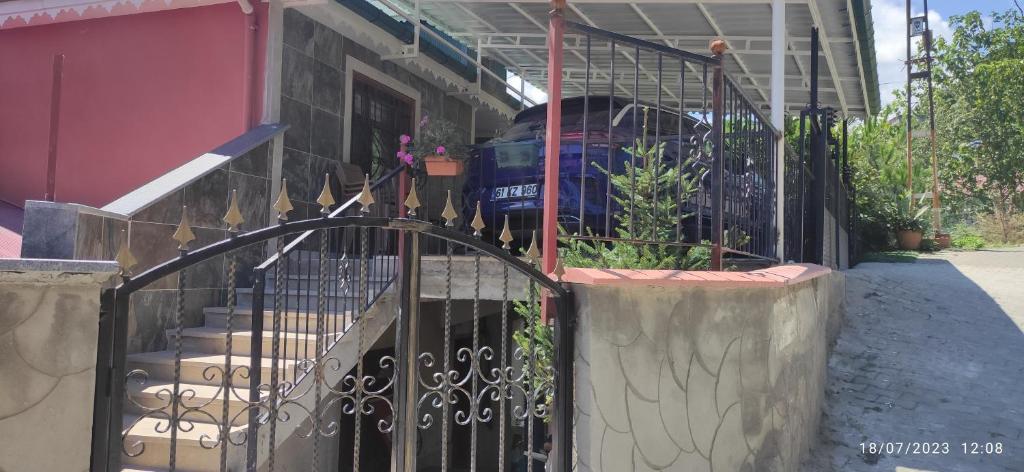 a wrought iron gate in front of a house at Dağ ve Denizi Bir arada yaşatan tatil evi in Akcaabat