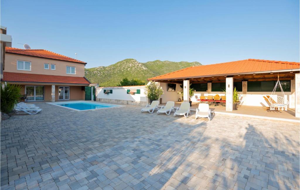 Πισίνα στο ή κοντά στο Beautiful Home In Zavojane