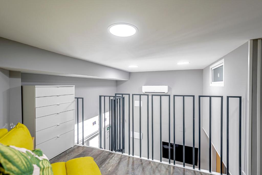 Zdjęcie z galerii obiektu Luminoso cerca 4 Caminos- Apartamento REINA VICTORIA w Madrycie