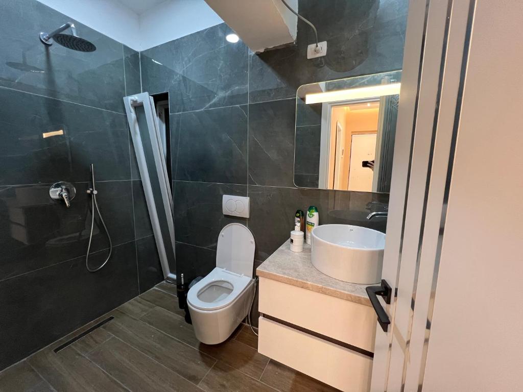 Stylish Apartment Near City Center - Image 3