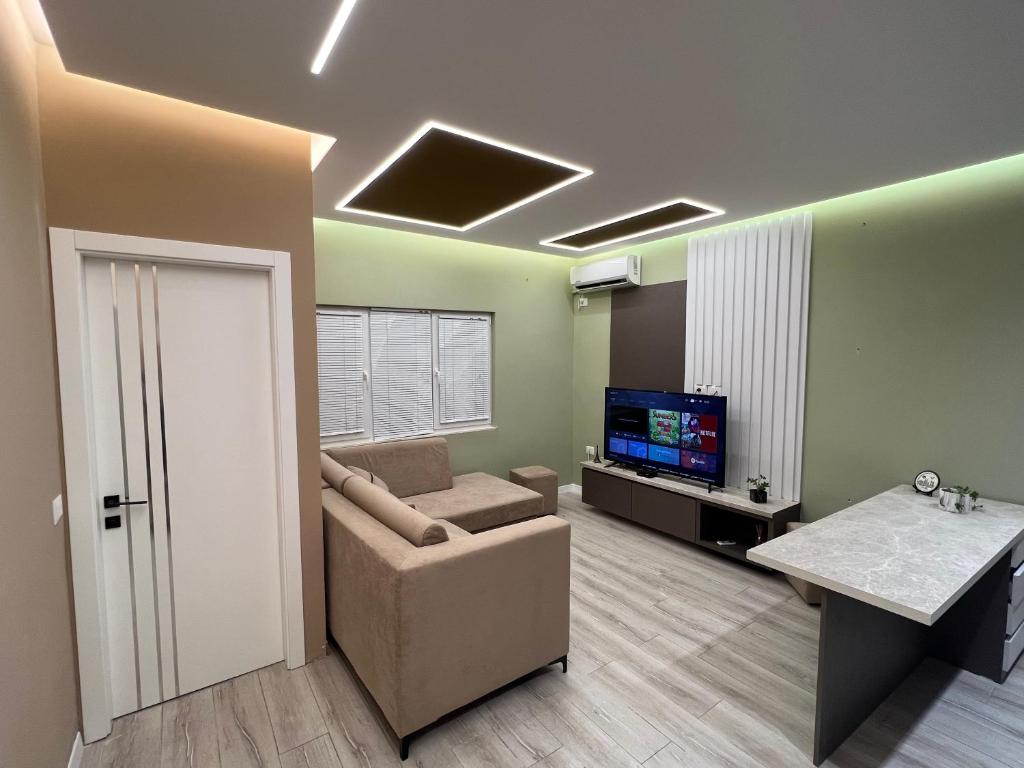 Stylish Apartment Near City Center - Image 4