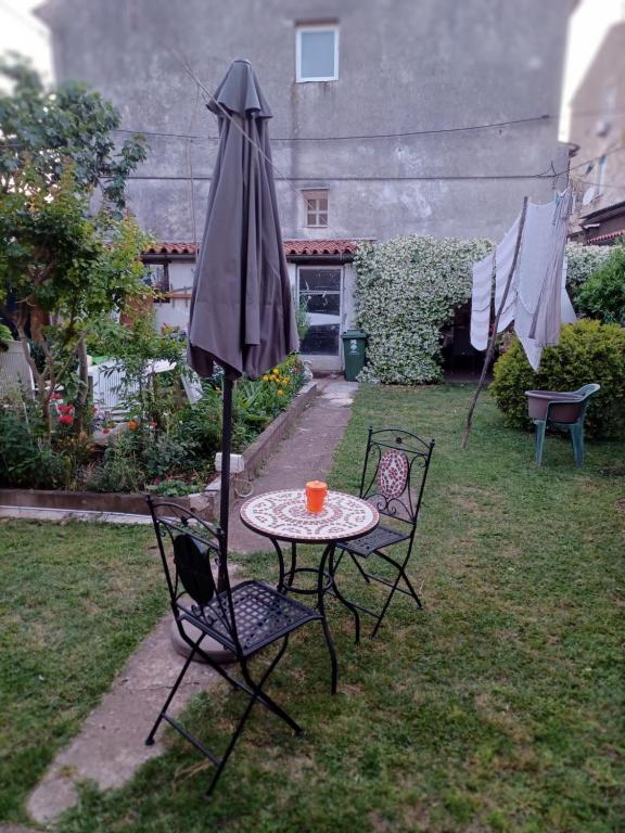 Vonkajšia záhrada v ubytovaní Cosy apartment Klara