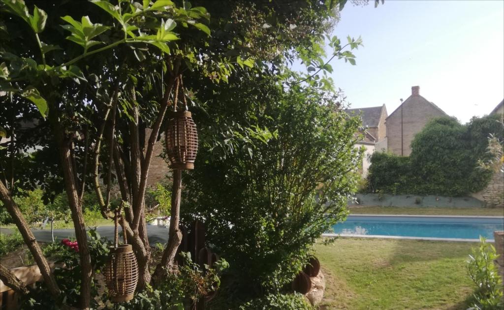 Bazén v ubytování Le Clos de l'Aiguillon nebo v jeho okolí