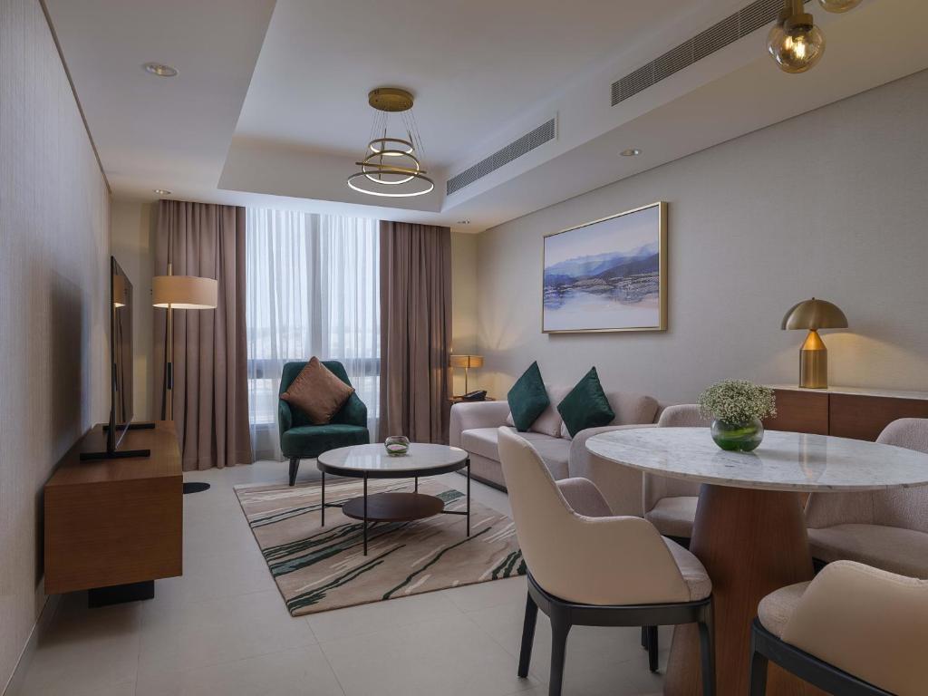 Posezení v ubytování DoubleTree by Hilton Muscat Qurum