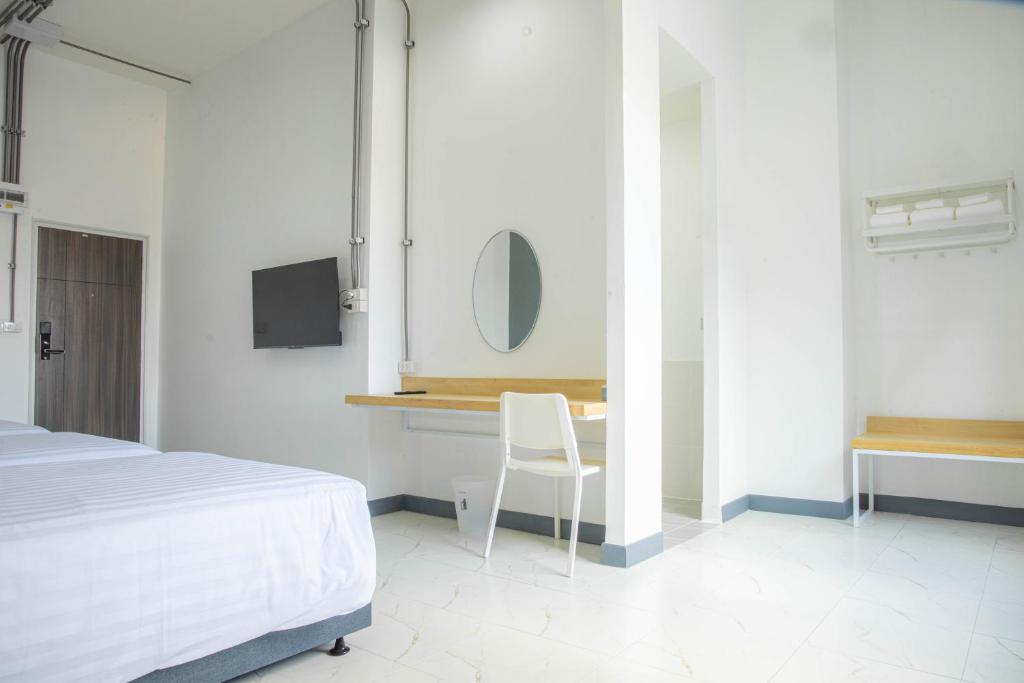 Ezyinn - Standard Triple Room