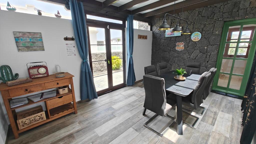A seating area at Casa del Sol Naciente - heated pools - wifi - UK,BE,NL,FR TV channels