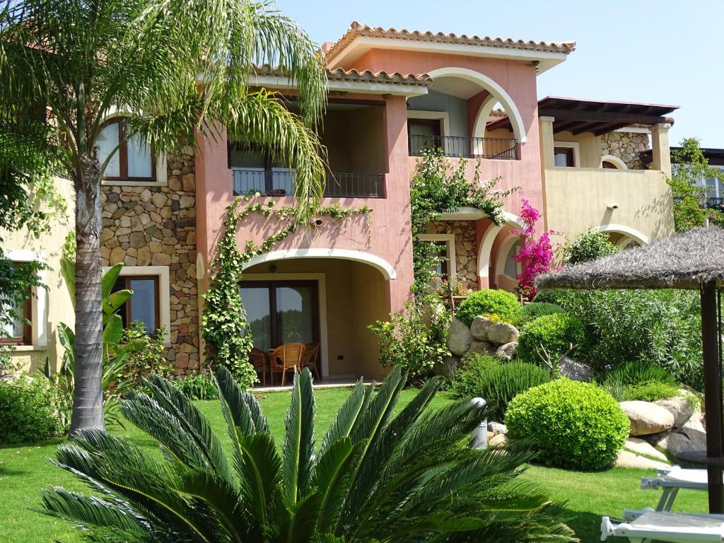 a house with a garden in front of it at Hotel Mariposas in Villasimius