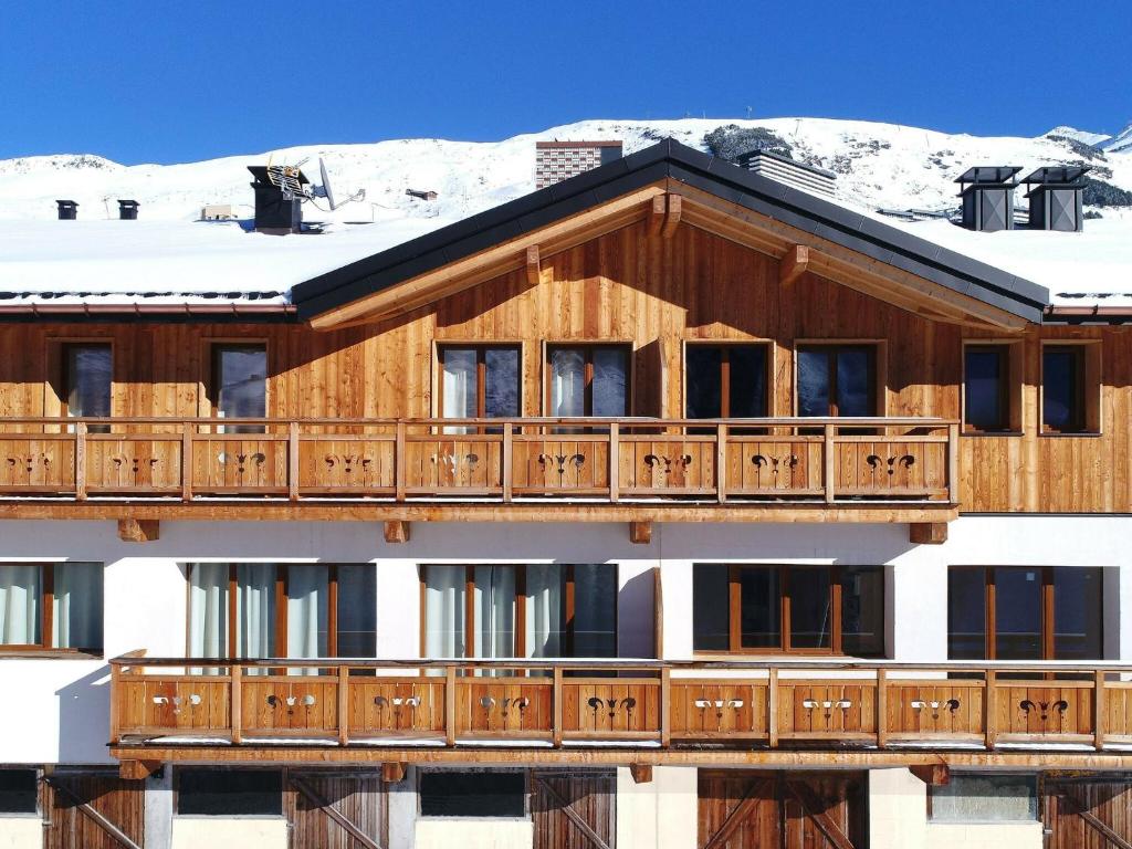 Chalet in Les Menuires by Les Trois Vallées