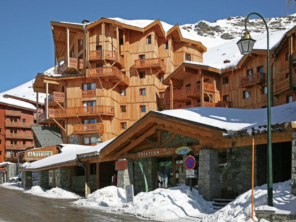 Cozy Chalet-Style Flat